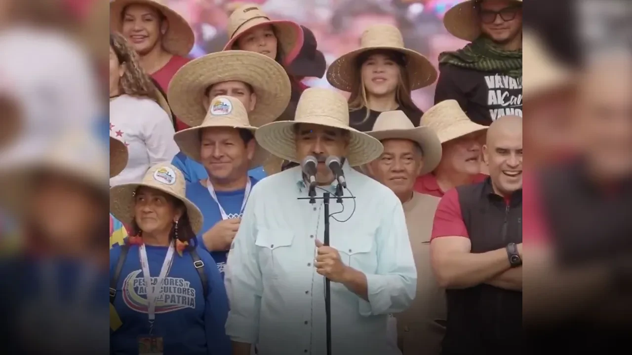 Venezuela lideri Maduro ABD'yi şarkıyla tiye aldı: 