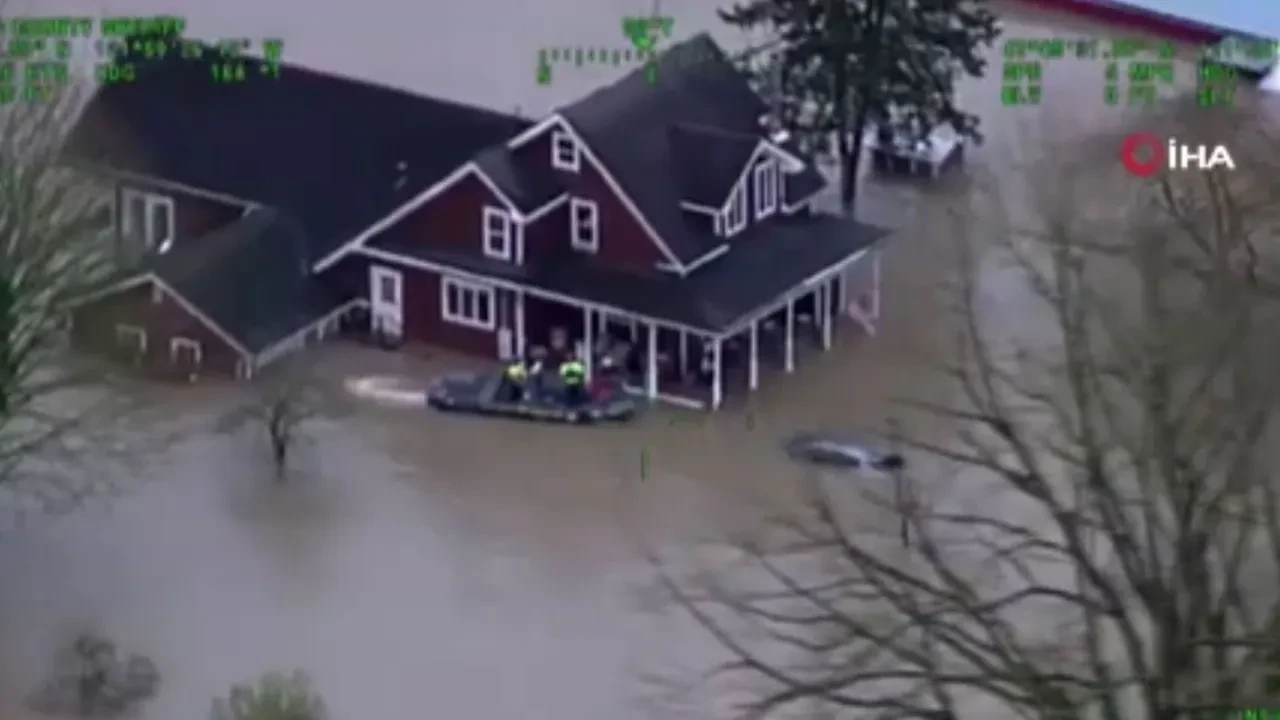 Washington'da sel felaketi! Helikopter ve tekneler devreye girdi