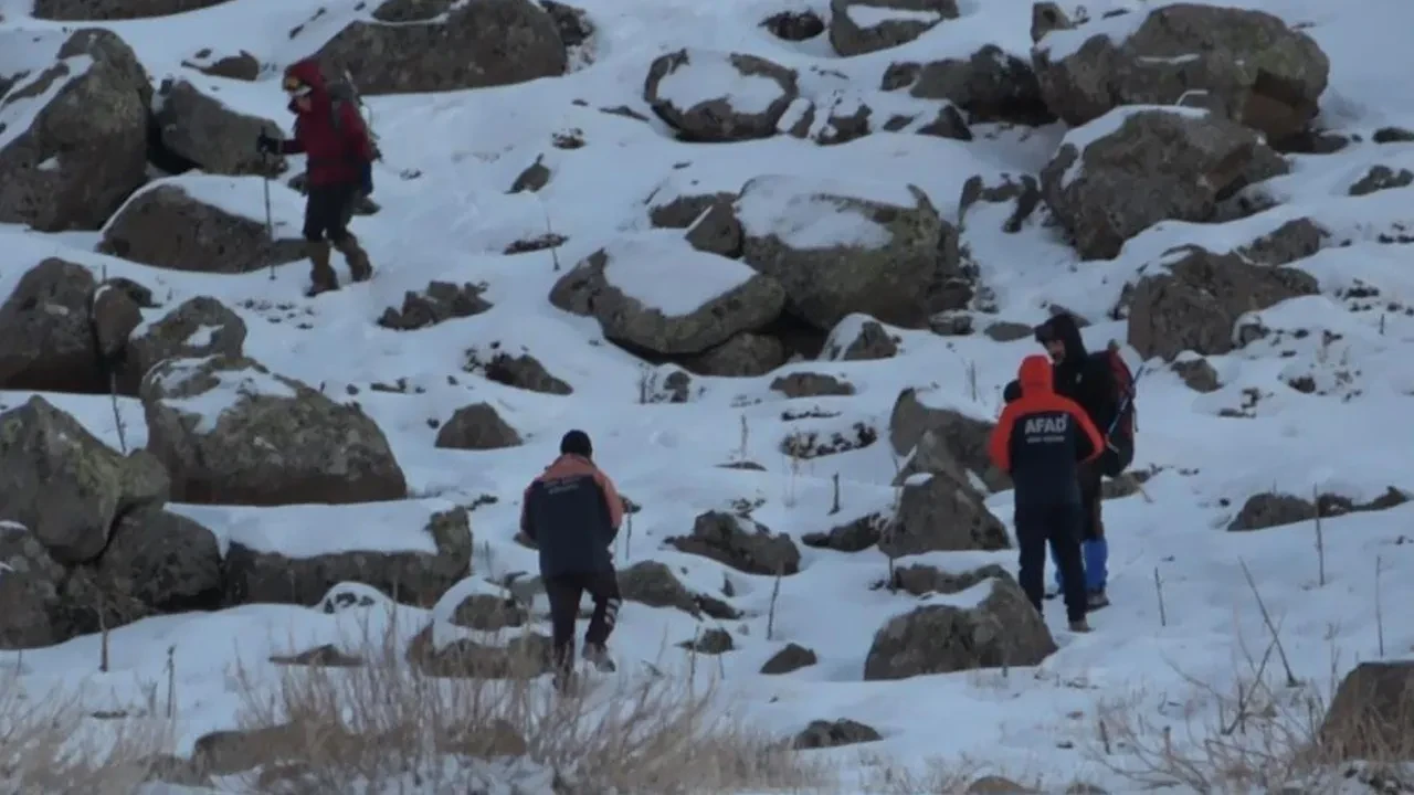 Aksaray'daki Hasan Dağı'na tırmanan 2 üniversite öğrencisi mahsur kaldı