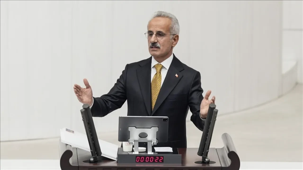 Bakan Uraloğlu duyurdu! Esenboğa metrosuna ilk kazma 2026'da