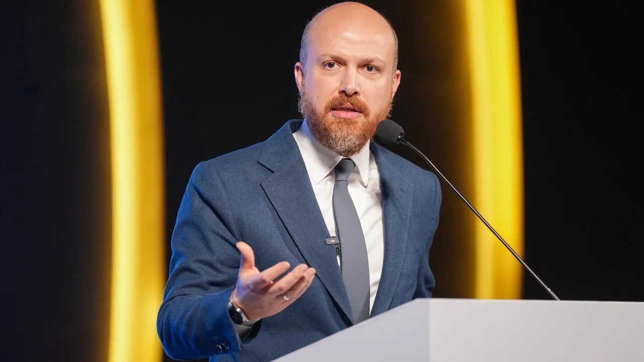 Bilal Erdoğan: Kolay yoldan zengin olmuş insanları örnek göstermemek lazım! Toplumu bozuyoruz