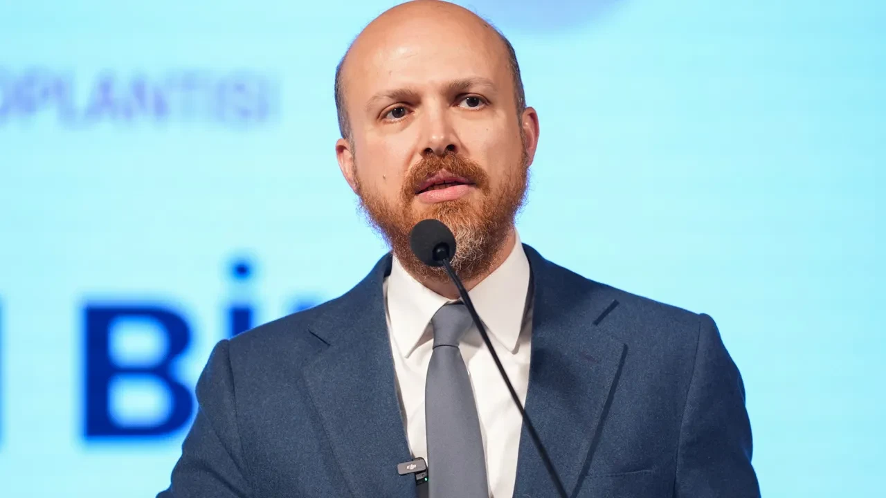 Bilal Erdoğan: Kolay yoldan zengin olmuş insanları örnek göstermemek lazım! Toplumu bozuyoruz
