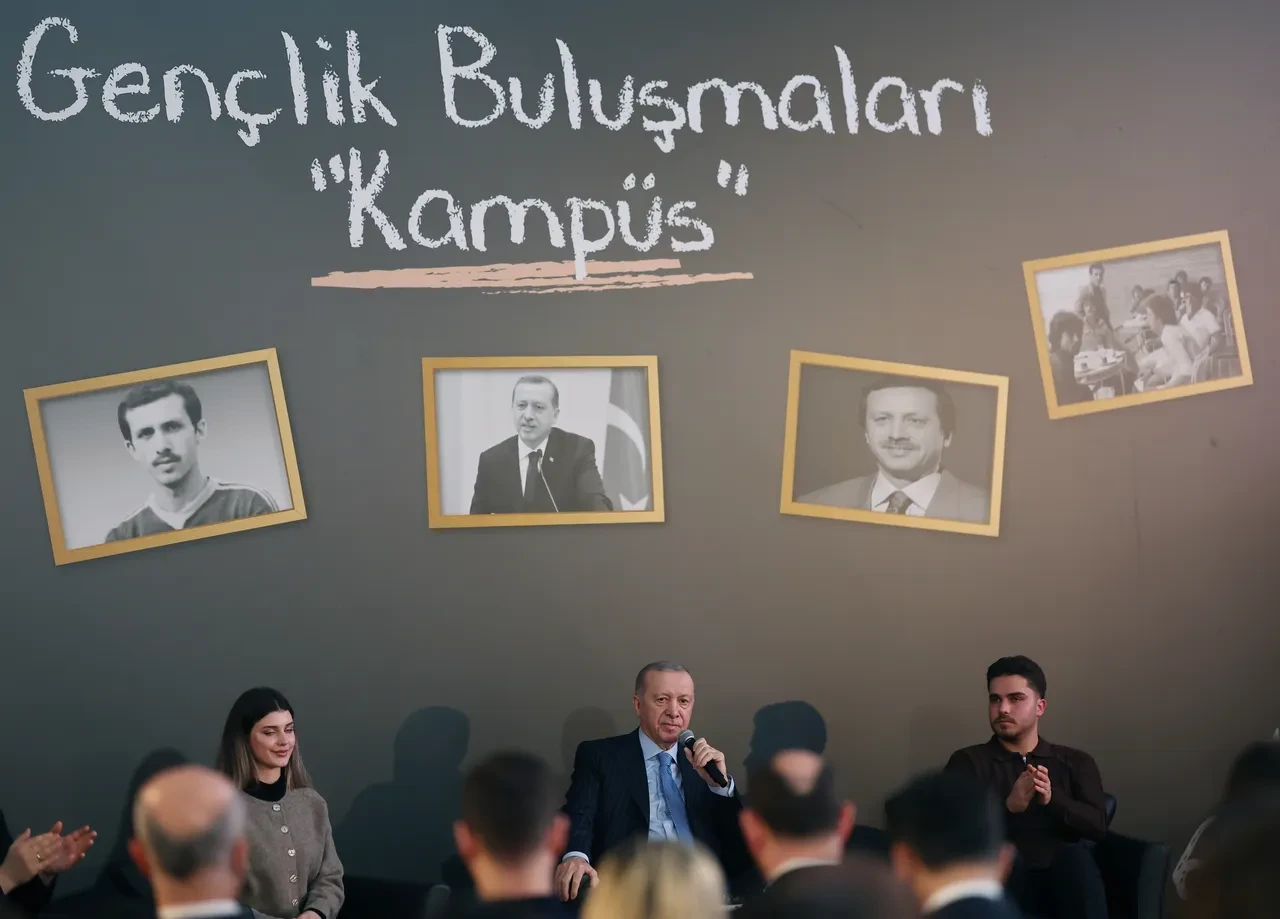 Cumhurbaşkanı Erdoğan gençlerle buluştu! Terörsüz Türkiye sürecine nasıl karar verildiğini açıkladı