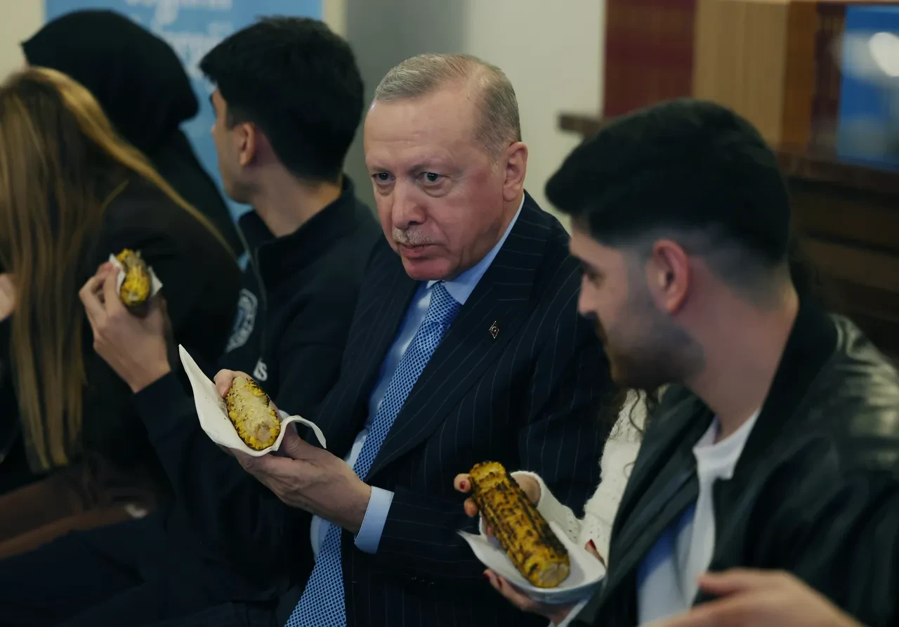 Cumhurbaşkanı Erdoğan ile gençlerin buluşmasına Ahmet Kaya şarkısı damga vurdu