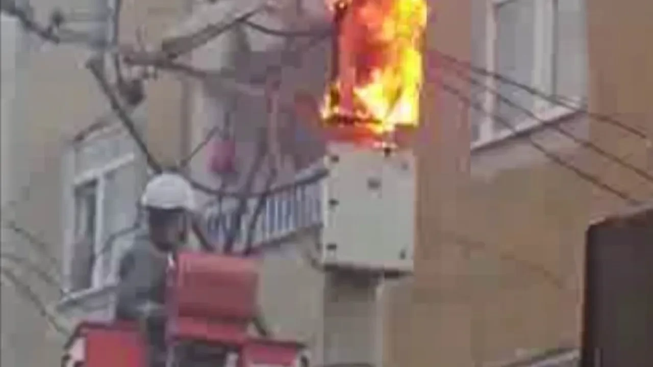 Diyarbakır’da aşırı yüke dayanamayan trafo alev aldı