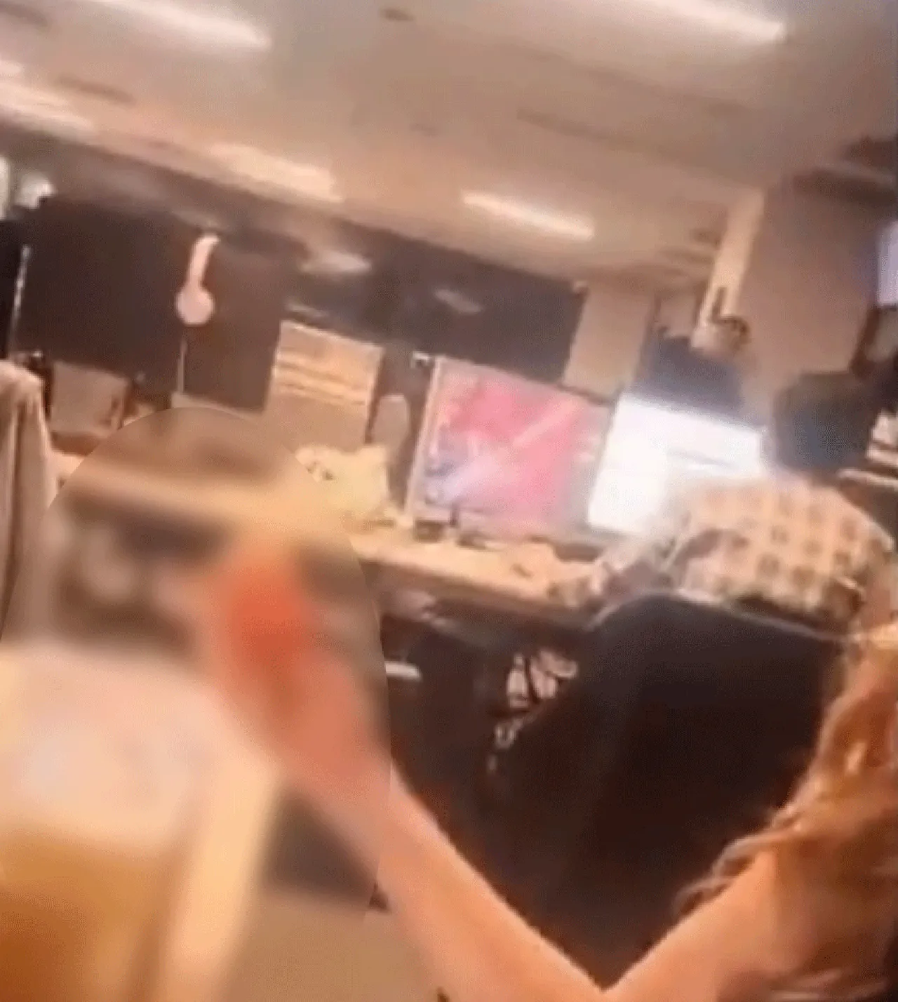 Ela Rümeysa Cebeci'den ofiste skandal uyuşturucu videosu! Cem Yılmaz'a gönderdi, aldığı cevap dikkat çekti