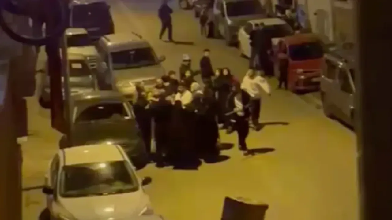 Esenyurt’ta çocuk kavgası aile kavgasına dönüştü! Ortalık savaş alanına döndü