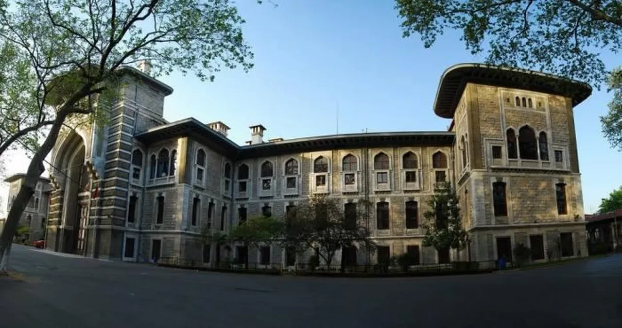 İstanbul Erkek Lisesi'nde taciz ve darp skandalı: 2 isim görevden alındı