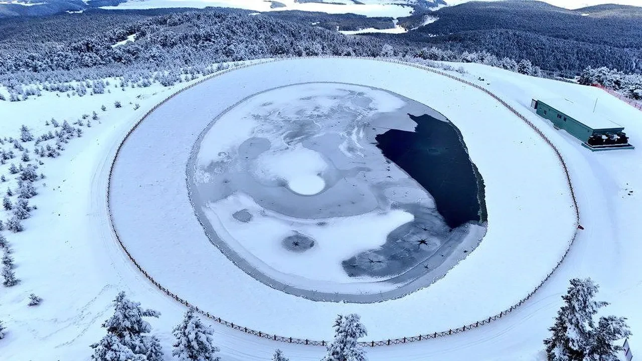 Kar yağışı yüzleri güldürmedi, Sarıkamış'ta suni karlama başladı