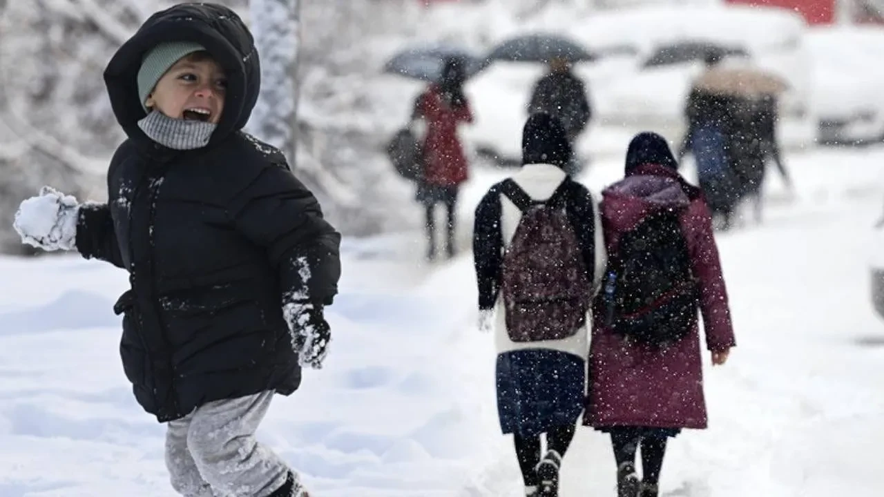 Yarın okullar tatil mi, hangi illerde? 15 Aralık Pazartesi kar tatili olan il ve ilçeler 2025 açıklandı mı?