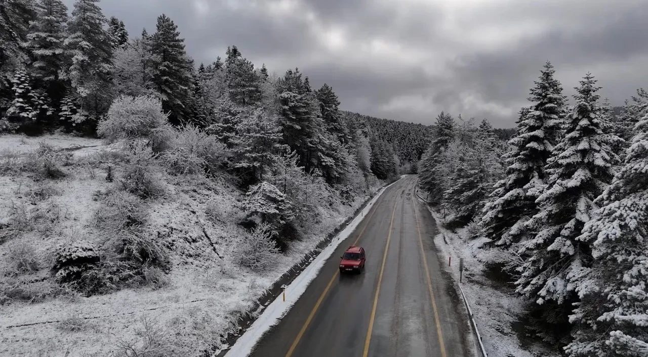 Bu sene İstanbul'a kar yağacak mı 2025? Uzman isim beklenen kar yağışı için tarih verdi