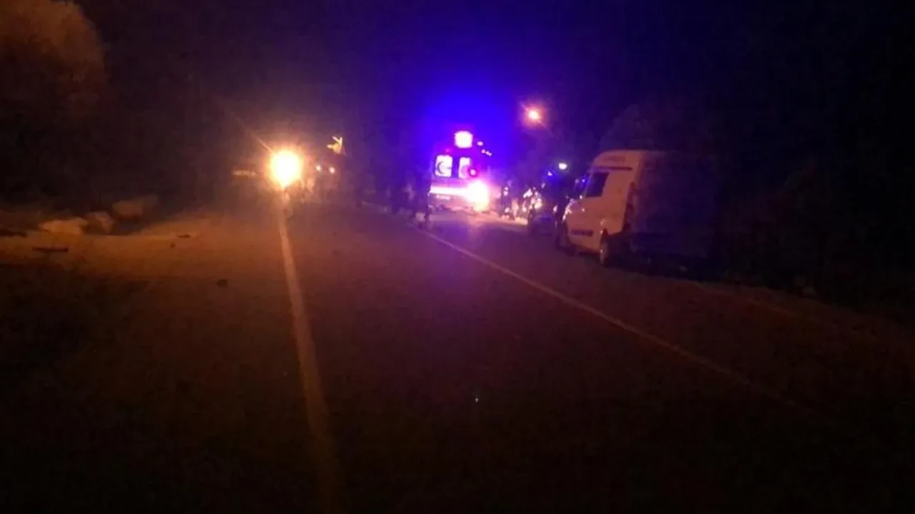 Datça'da feci kaza! Çarpışmanın etkisiyle yola savruldular: 2 ölü