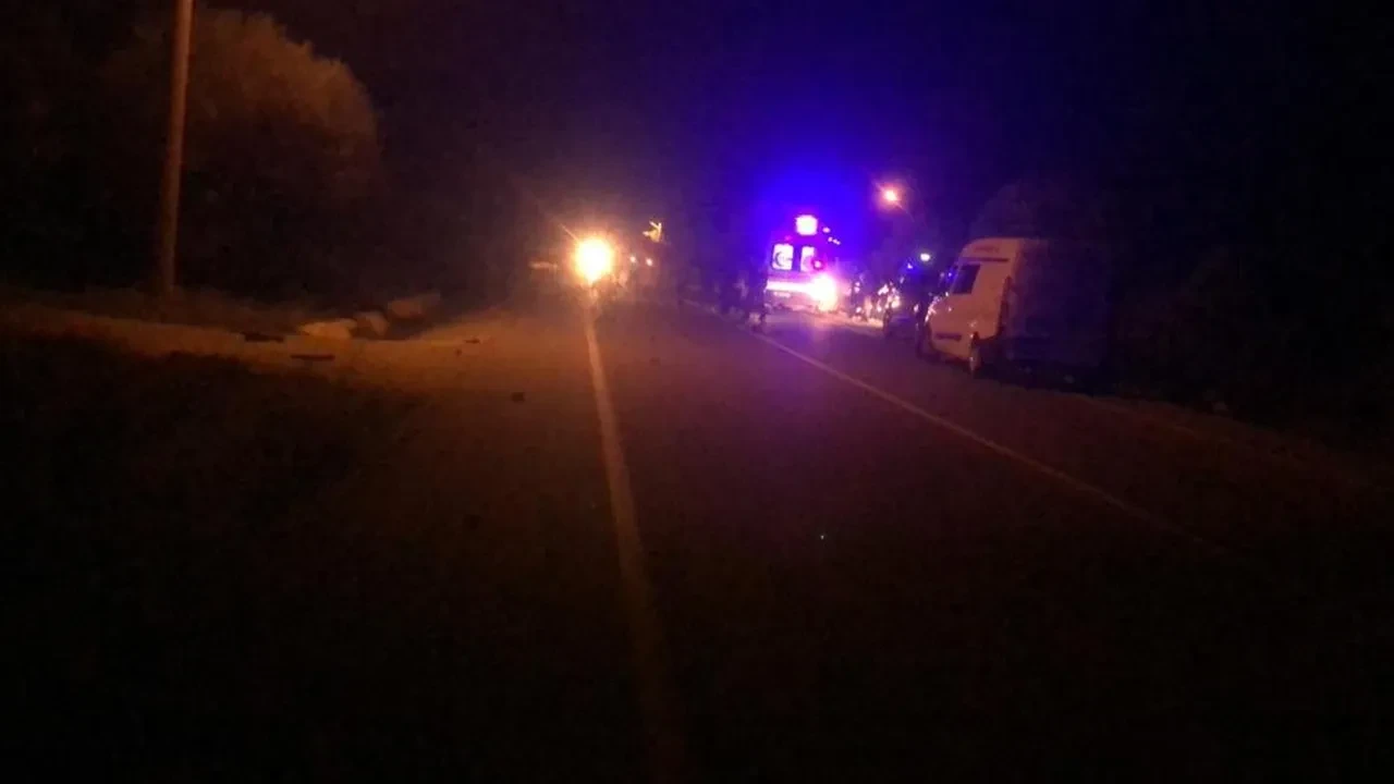 Datça'da feci kaza! Çarpışmanın etkisiyle yola savruldular: 2 ölü