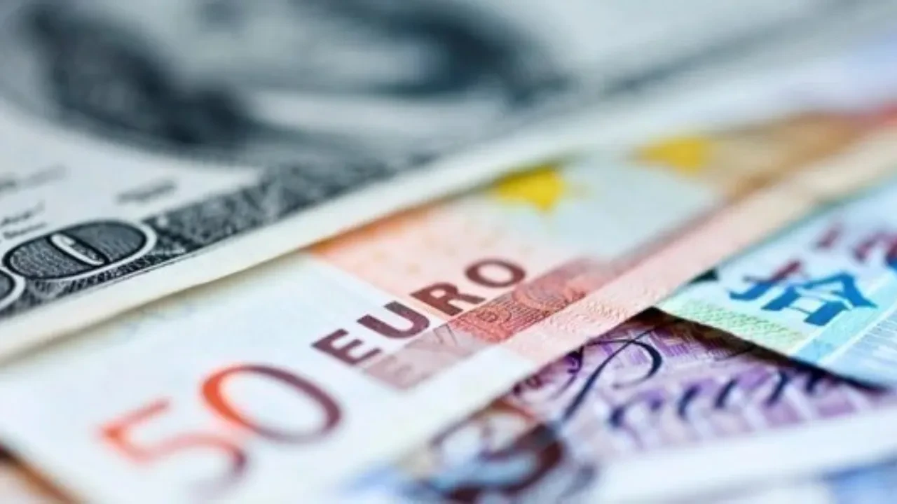 Euro düşüşe geçti, dolar yükselişte! İşte 15 Aralık 2025 güncel döviz kuru