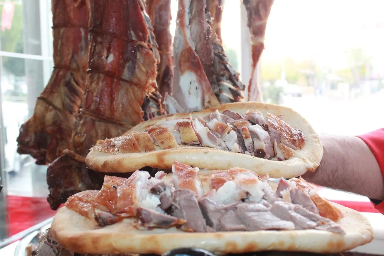 Günlük 1 tona yakın tüketiliyor! Siirt'in patentli yemeği Büryan Kebabı lezzetiyle damak çatlatıyor