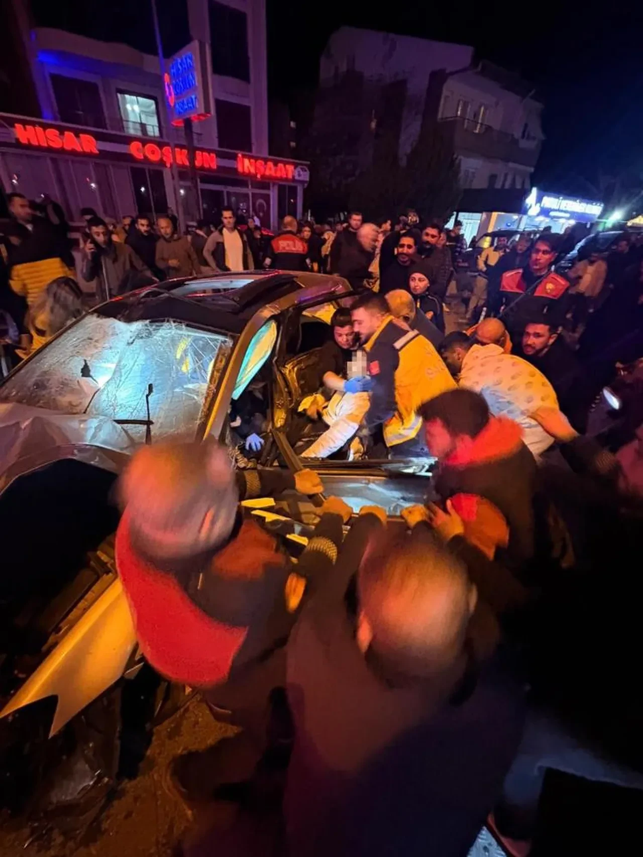 İzmir'de dehşete düşüren kaza! Son sürat çarptığı motosikletin sürücüsü feci şekilde hayatını kaybetti