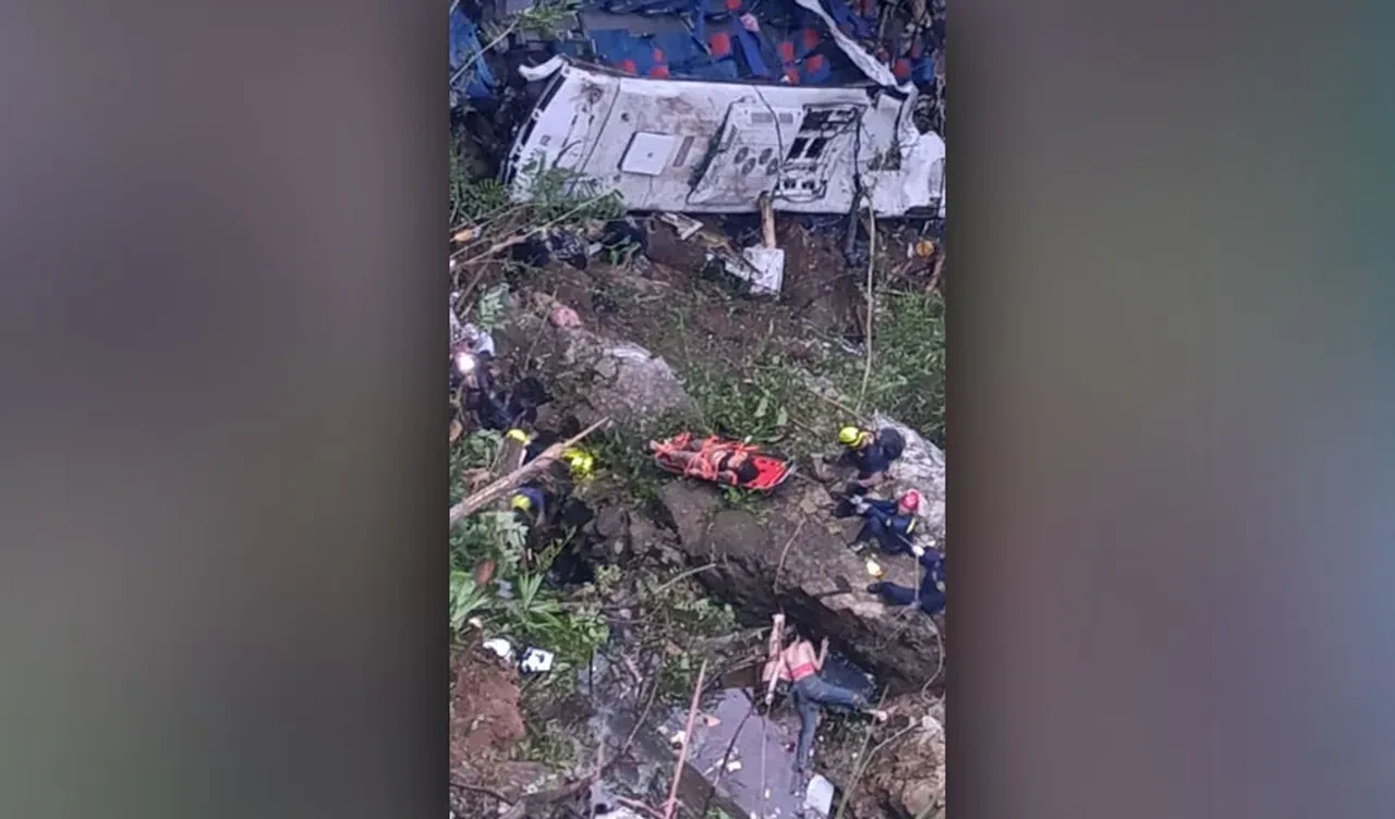 Mezuniyet dönüşü feci kaza! Otobüs uçurumdan yuvarlandı: Çok sayıda ölü ve yaralı var