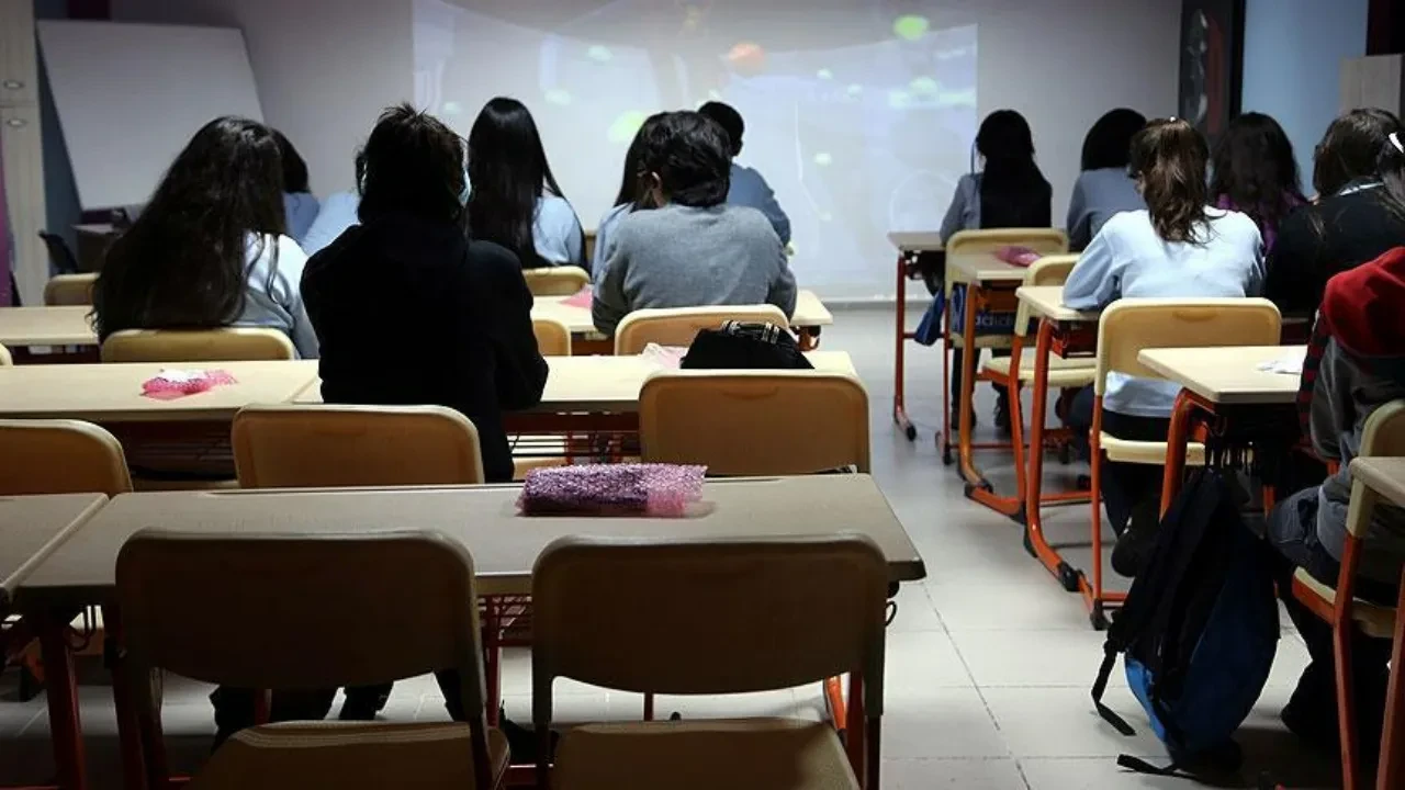 Okul saatleri değişecek mi 2026? Lise ders saatleri gündem oldu