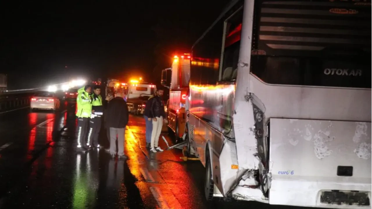 Sakarya'da zincirleme kaza: Çok sayıda yaralı var