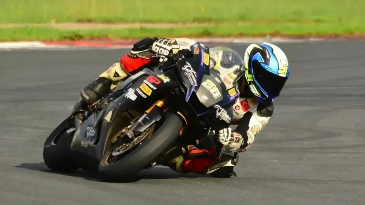 Şampiyon motosikletçi Özgür Çapacı'nın acı ölümü! Trafik kazasında can verdi 