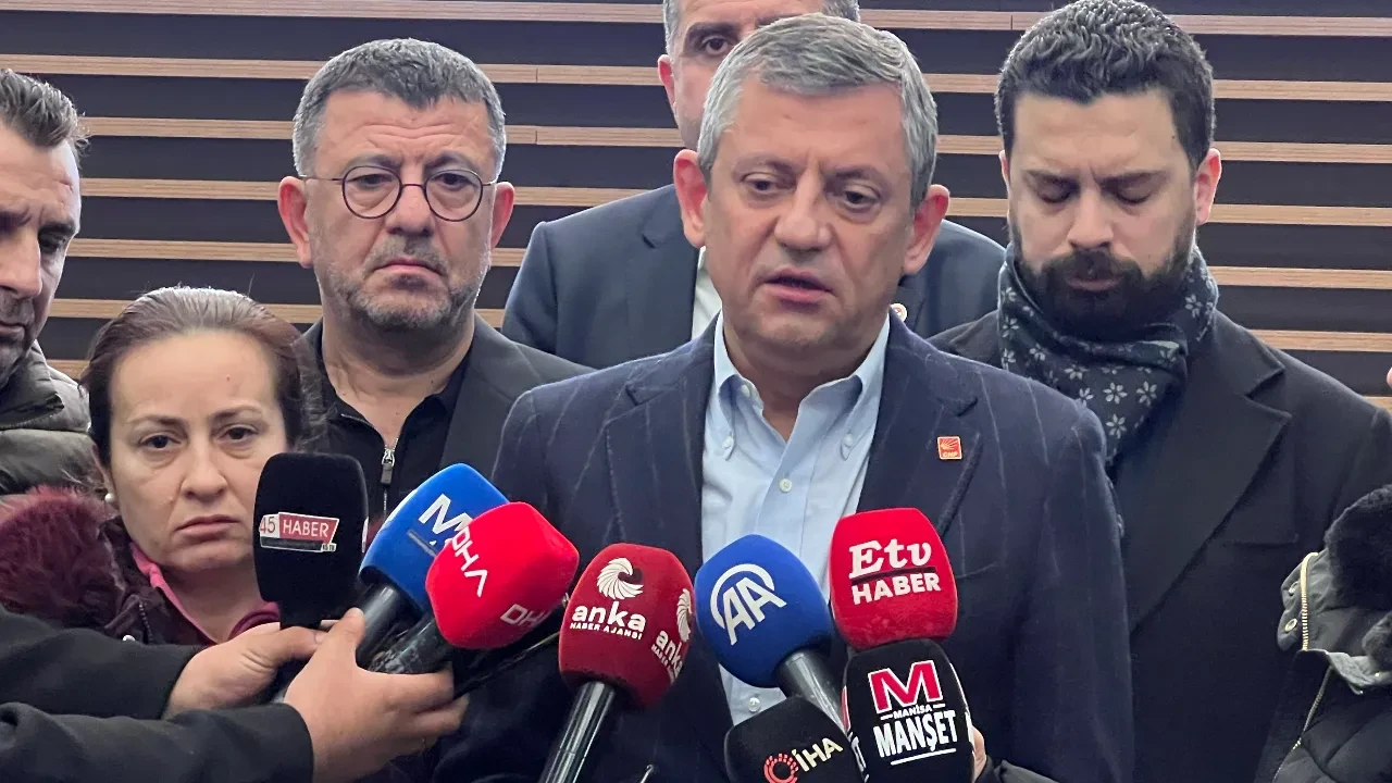 Şehzadeler Belediye Başkanı Durbay hayatını kaybetti! Özgür Özel'in sözleri yürek yaktı: 'Evladımın kaybıyla sınanıyorum'