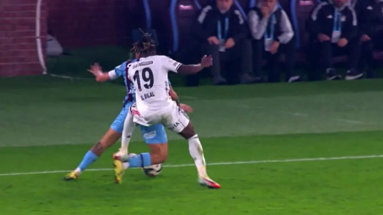 Trabzonspor-Beşiktaş maçında kırmızı kart tartışması! Eski hakemler son noktayı koydu