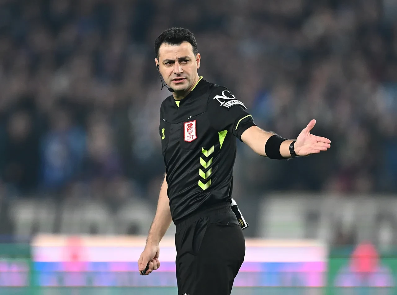 Trabzonspor-Beşiktaş maçında kırmızı kart tartışması! Eski hakemler son noktayı koydu