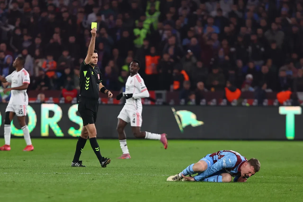 Trabzonspor-Beşiktaş maçında kırmızı kart tartışması! Eski hakemler son noktayı koydu