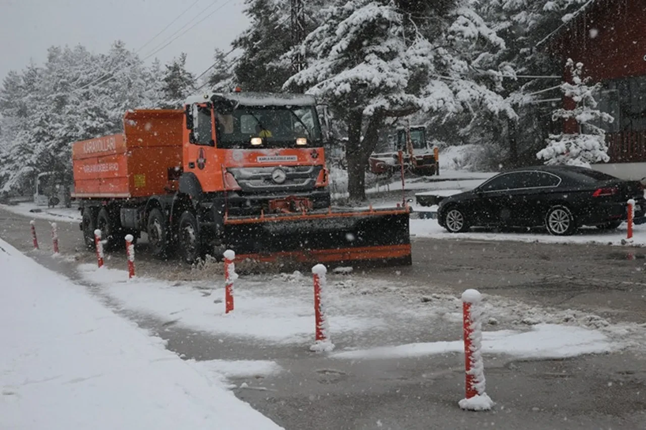 Yarın okullar tatil mi 16 Aralık Salı? Birçok ilde kar yağışı etkili oluyor