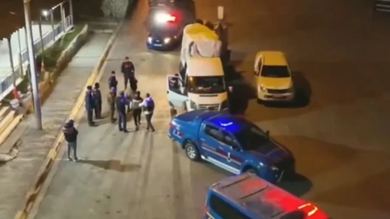 81 ilde göçmen kaçakçılığı operasyonu! Çok sayıda organizatör yakalandı 