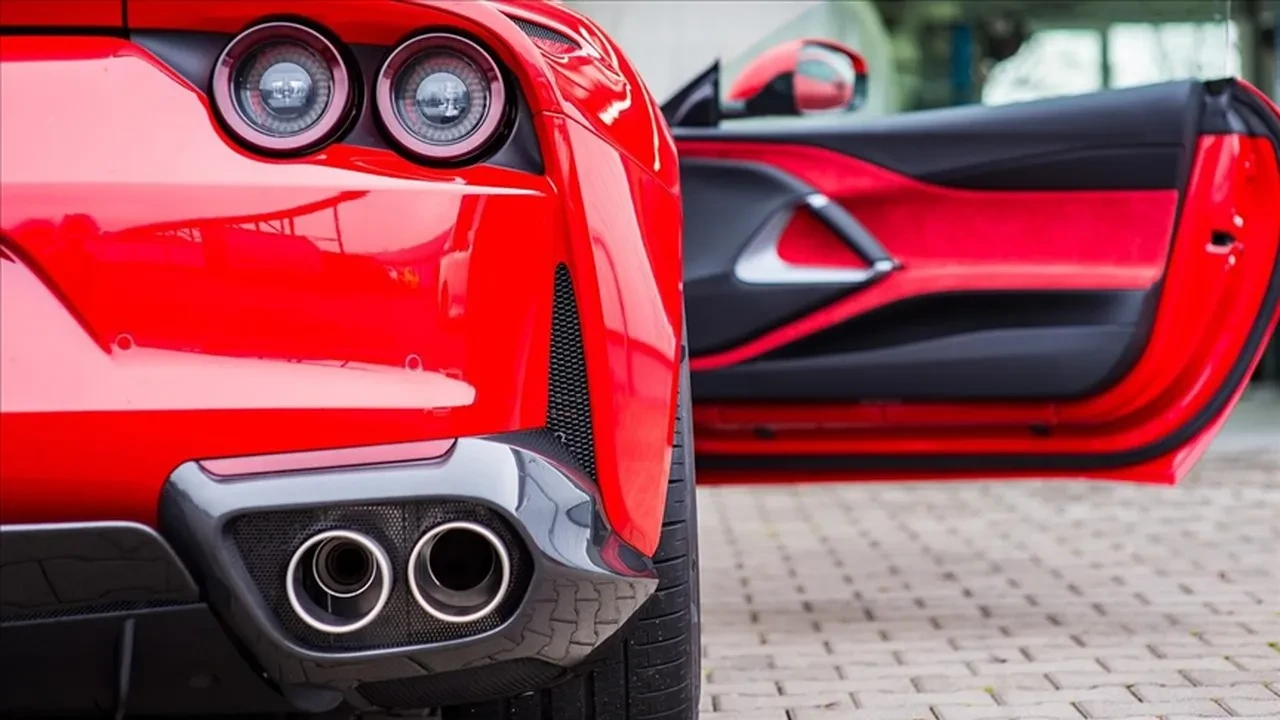 AB benzinli ve dizel araçları 2035'e kadar yasaklama kararını değiştirdi