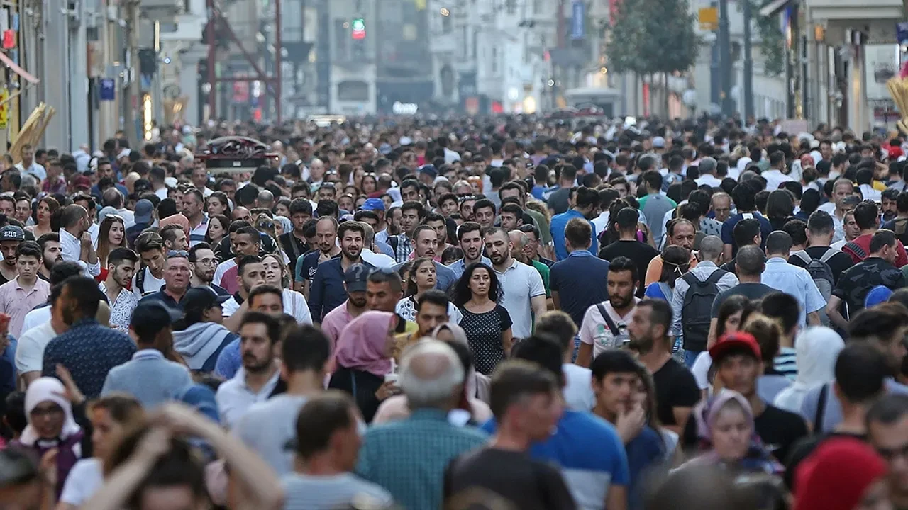 Dünyanın en kalabalık ülkeleri belli oldu! Yaşamak değil, nefes almak bile zor