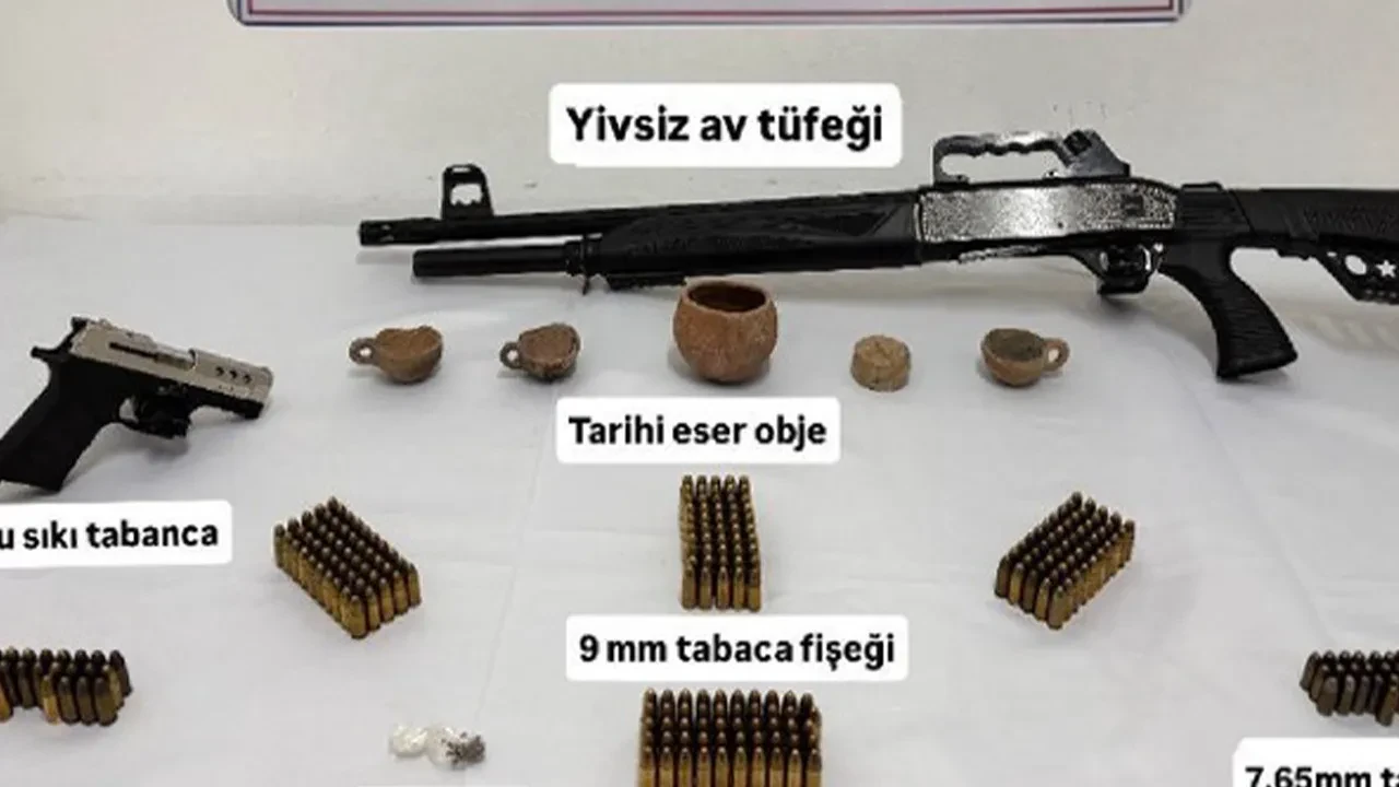 Kırşehir'de kaçakçılıklara darbe: Silah, mühimmat ve tarihi eser ele geçirildi
