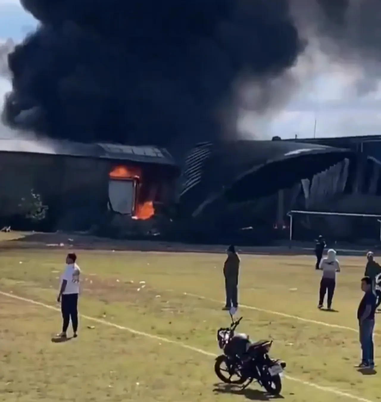 Meksika'da uçak kazası! Acil iniş yaparken düştü: En az 7 ölü