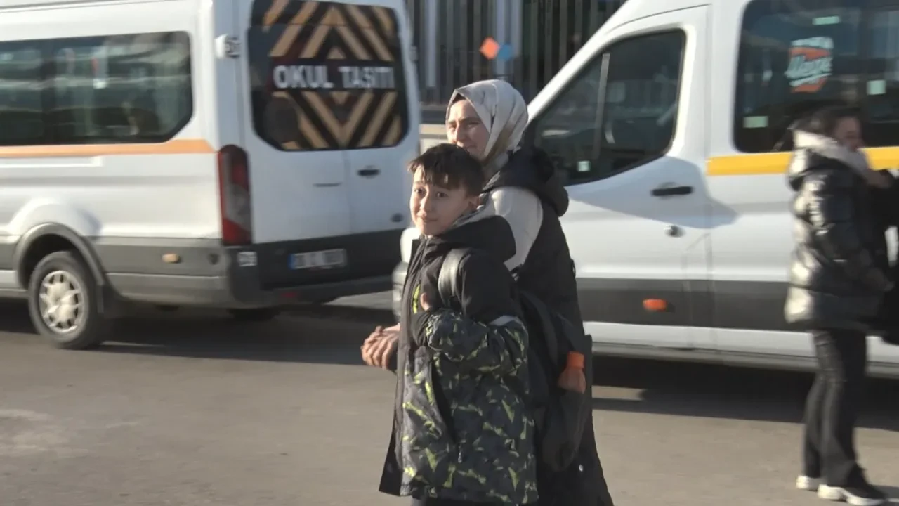 Ortaokul öğrencisinden Mansur Yavaş'a yol çağrısı: Paylaştığı video gündem oldu!