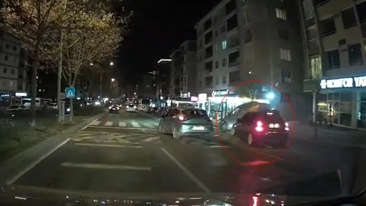 Park halindeki otomobili biçti, hastaneye gitmeyi reddetti! Kaza anı kamerada