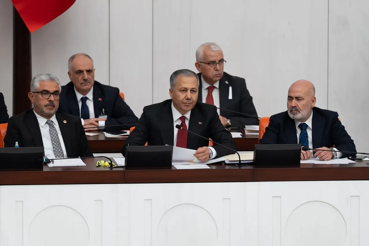 Polislerin çalışma saati değişiyor! Bakan Yerlikaya müjdeyi verdi