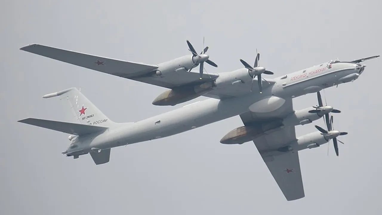 Rusya'dan Karadeniz'de gövde gösterisi! Bombardıman uçaklarını uçurdular