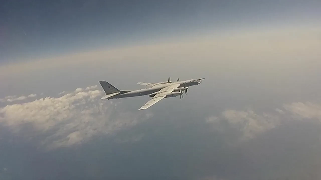 Rusya'dan Karadeniz'de gövde gösterisi! Bombardıman uçaklarını uçurdular