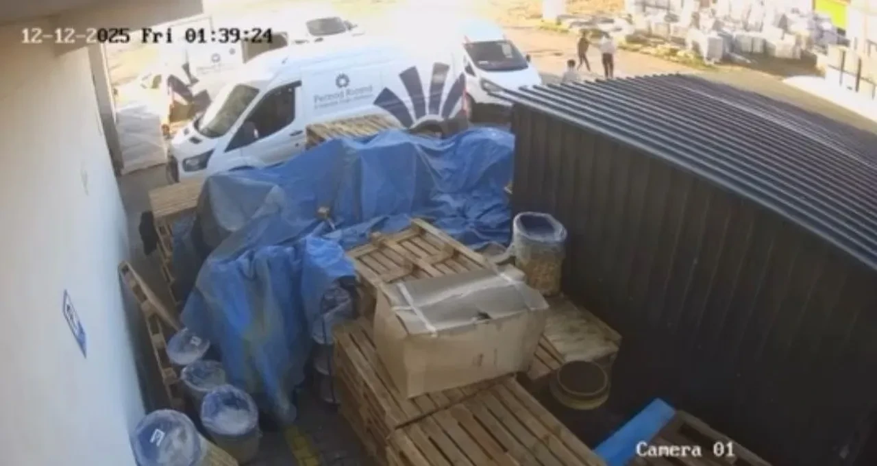 Sevgilisinin eski erkek arkadaşını katletti! Şoke eden kaçış anı: Balkondan balkona böyle atladı