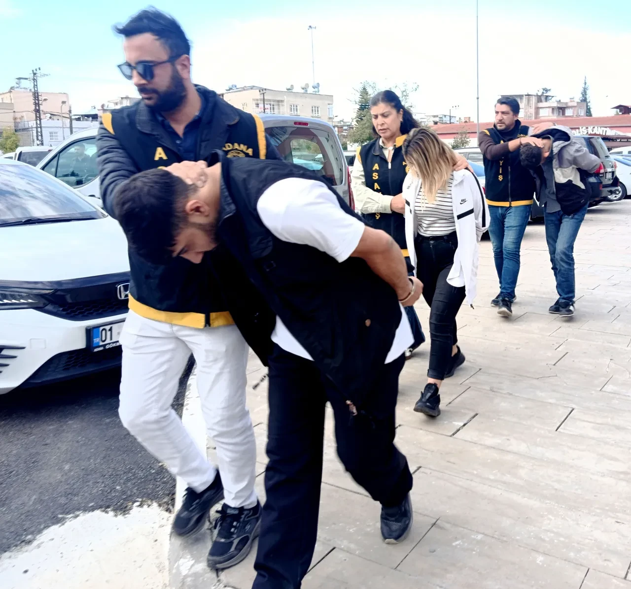 Sevgilisinin eski erkek arkadaşını katletti! Şoke eden kaçış anı: Balkondan balkona böyle atladı