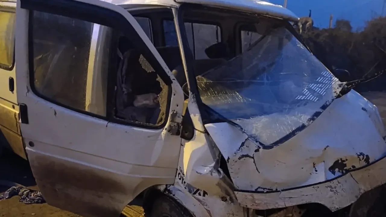 Sinop'ta feci kaza! Otomobil ile servis aracı çarpıştı: 1 ölü, 10 yaralı