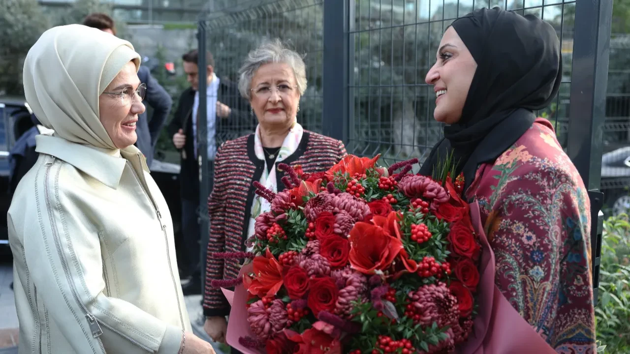 Şişli dayanışmanın merkez üssü oldu! Artsın Eksilmesin Dönüşüm Pazarı'nın açılışını Emine Erdoğan gerçekleştirdi