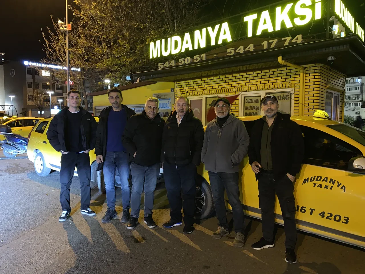 Taksicilerden vefa göstergesi! Ölen kuşlarına mini mezar yaptılar