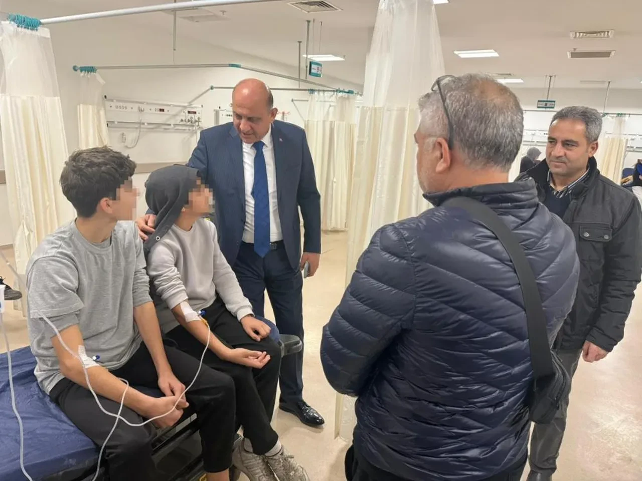 Tatlının sonu acı bitti! Doğum günü çikolatası yiyen öğrenciler hastaneye kaldırıldı