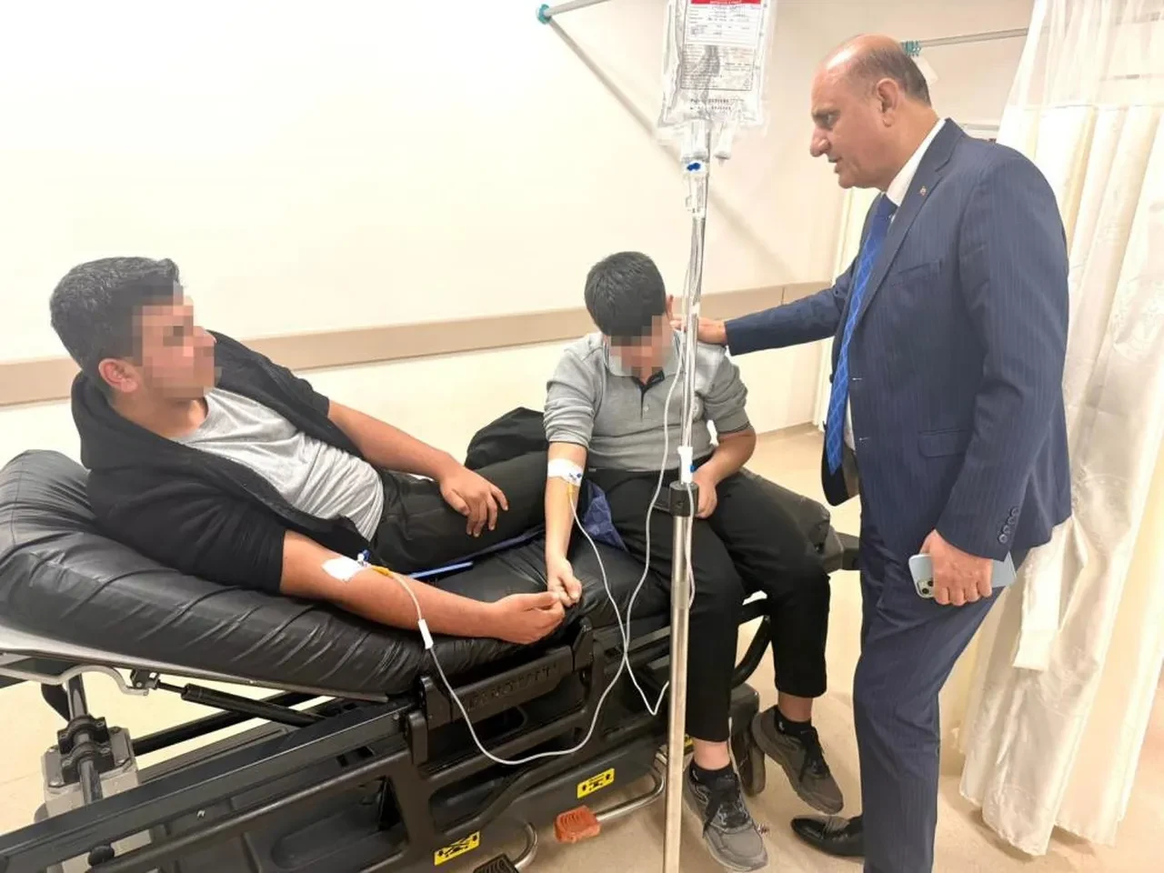 Tatlının sonu acı bitti! Doğum günü çikolatası yiyen öğrenciler hastaneye kaldırıldı