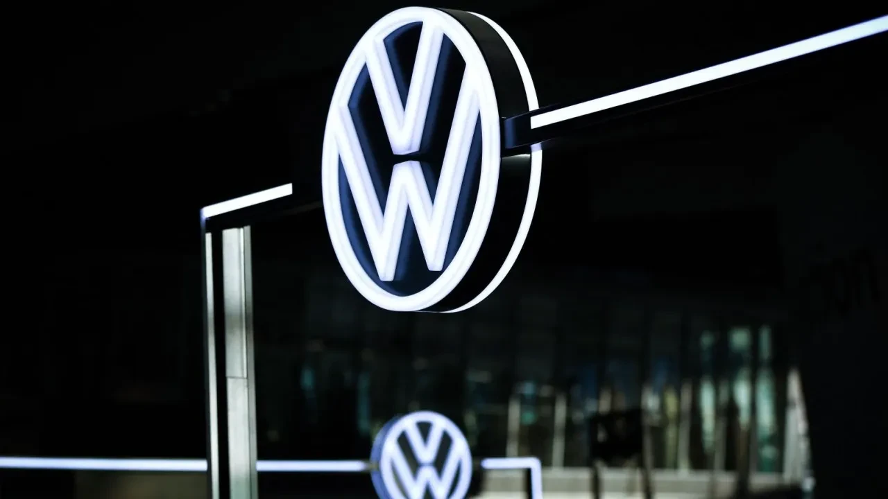 Volkswagen çatırdıyor! 88 yıllık tarihinde bir ilk