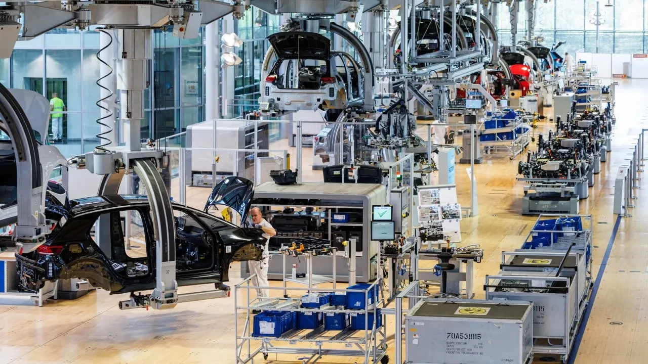 Volkswagen çatırdıyor! 88 yıllık tarihinde bir ilk