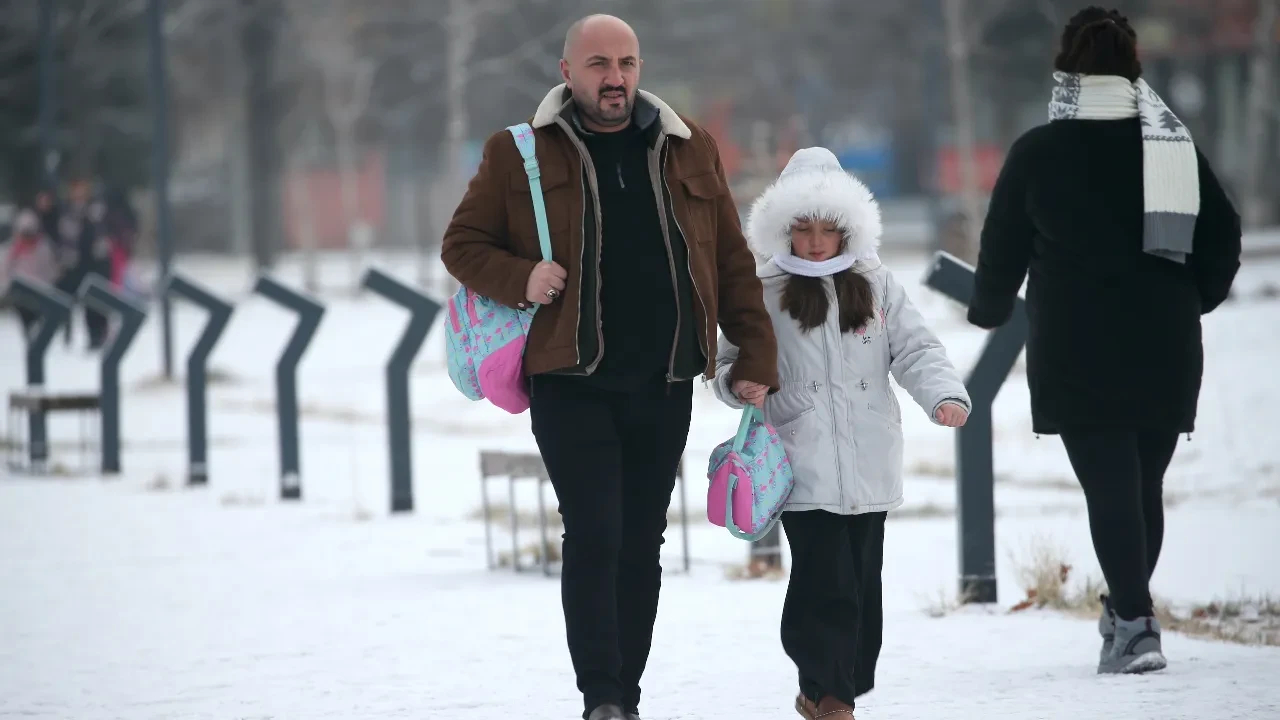 Bitlis'te eğitime kar engeli: Okullar tatil edildi