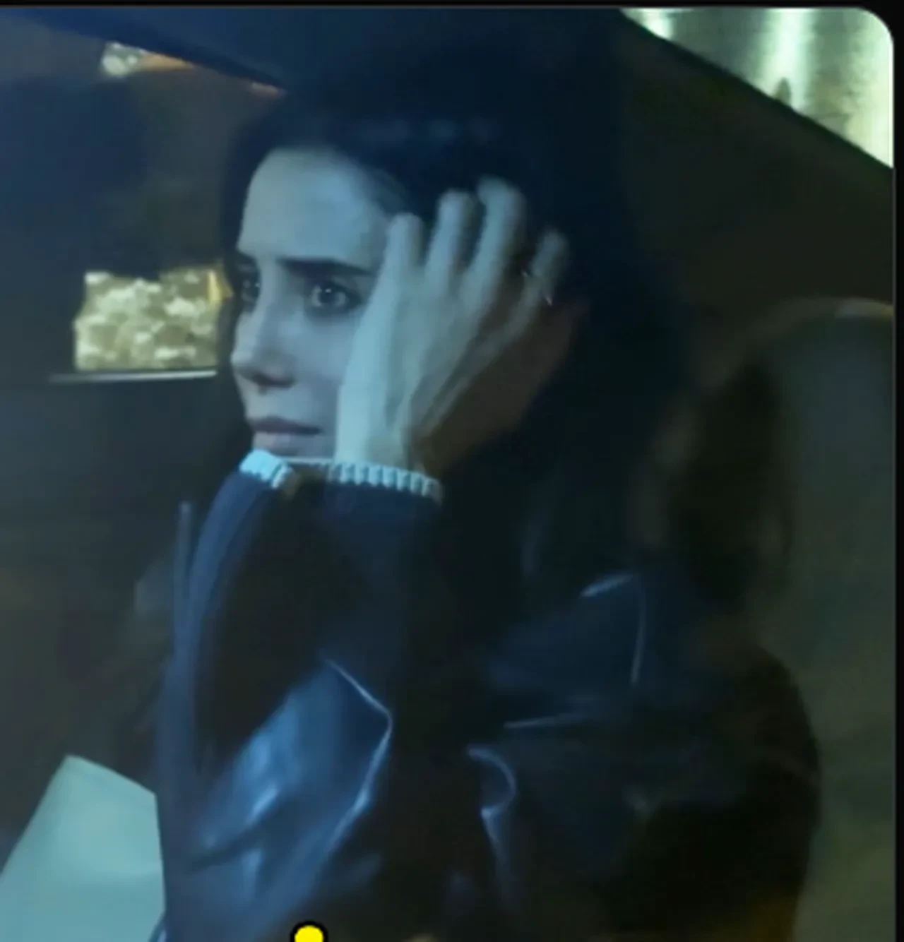 Cansu Dere’yi çekmeye çalışan muhabirin tavırlarına eleştiri yağdı